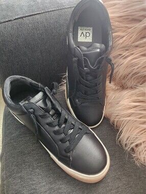 Dolce Vita Black Harryson Sneakers